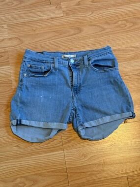 Levis Mid Length Shorts Size 30